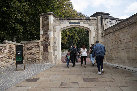 Entering the Windsor Castile