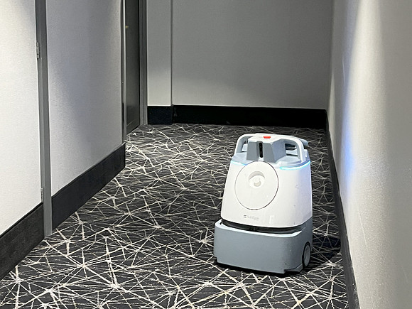 Hotel housekeeping robot