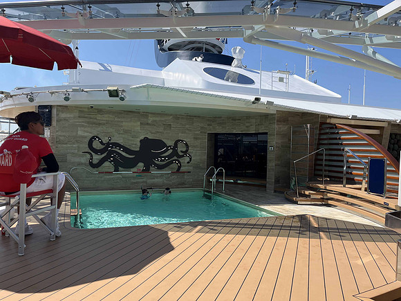 Yacht club pool