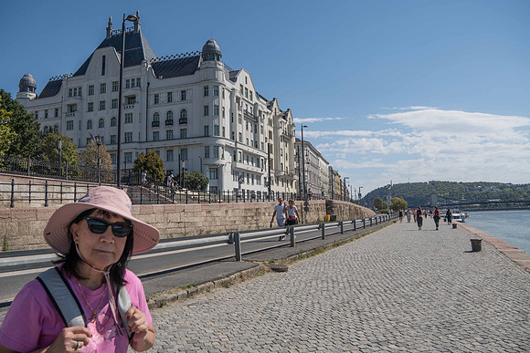 Walking along the Danube on the Pest side