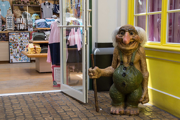 Davisons of Bermuda greeter